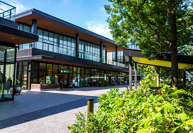 オフィス・商業施設における魅力的な空間デザインイメージ写真